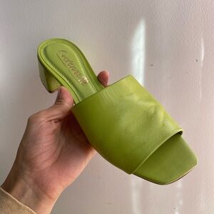 L’intervalle green leather slide sandals